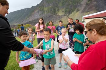 Giving out children's prizes