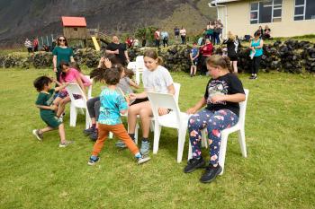 Children's musical thrones