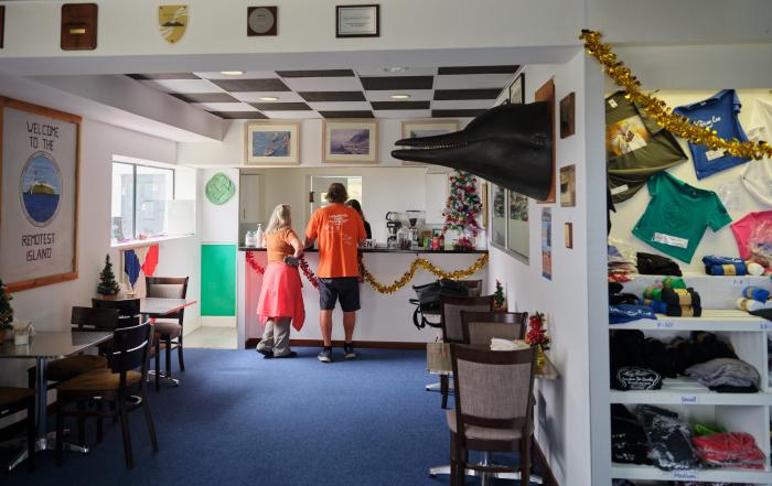 Visitors in Café da Cunha (Photo: Julia Gunther)