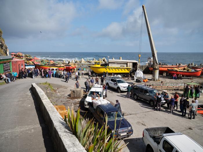 Gathering at the harbour prior to departure (Photo: Julia Gunther)