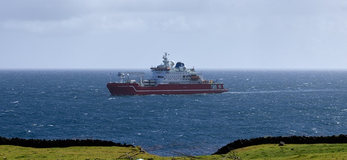 The SA Agulhas II arriving off the settlement.