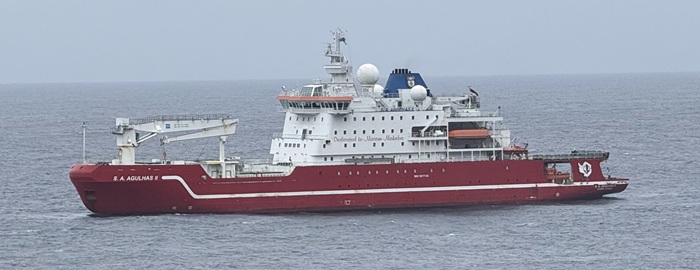 The SA Agulhas II off the settlement on the 9th October 2025. Photo: Philip Kendall