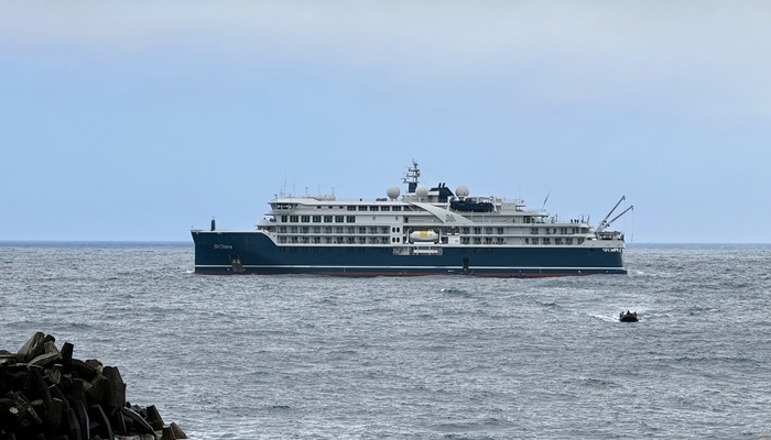 SH Diana at anchor off the harbour (Photo: Julia Gunther)