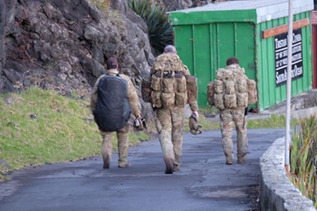Paratroopers making their way to the harbour
