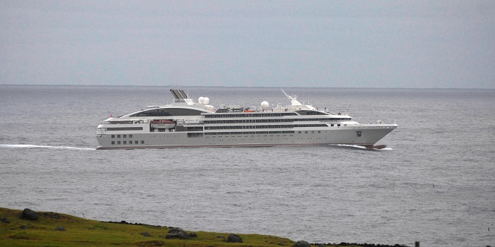 MV Le Lyrial arriving off Edinburgh