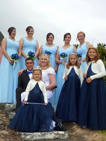 Shane and Kelly Green with the bridal party