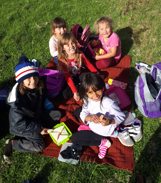Playgroup's picnic during their Patches trip