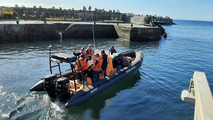 Tristan conservation team depart the harbour in perfect conditions.