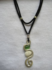 TT16 - Suede necklace set in sterling silver with small beach stone or seaglass (7) 27cm length