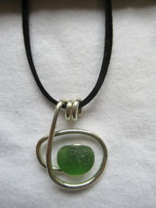 TT24 - Suede necklace set in sterling silver with small beach stone or seaglass (3) 26cm length